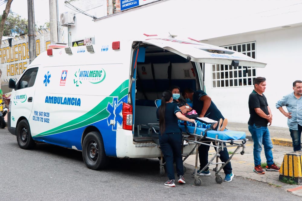 Ambulancia lleva seis meses reparada en un taller de Cimitarra porque no hay dinero para sacarla imagen de la publicación