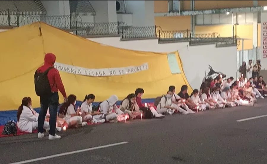 Trabajadores apelan a velatón para exigir sus salarios en Floridablanca imagen de la publicación