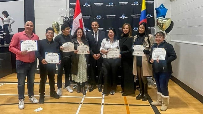 Cien santandereanos se graduaron en el programa It’s Time for Education imagen de la publicación