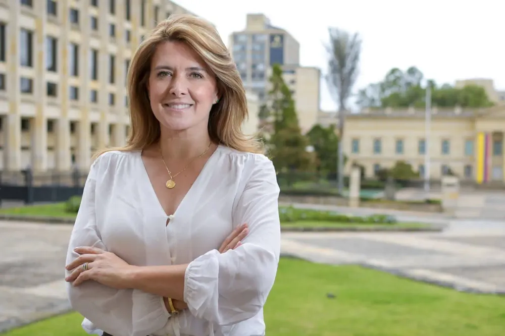 Cambio de fórmula en campaña presidencial Juan Carlos Pinzón, presidente Juana Londoño, vicepresidenta imagen de la publicación