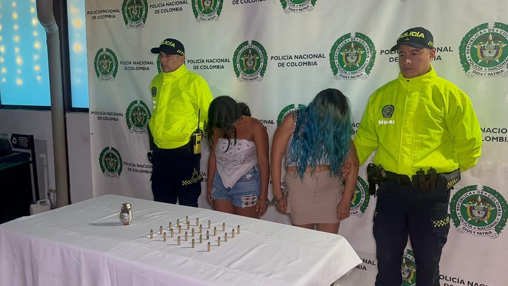 Detienen a dos mujeres que traficaban una granada para el 'Clan Marihuano' en Bucaramanga imagen de la publicación