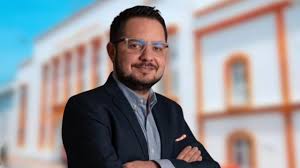 Investigación contra exalcalde de Girón por no echar del cargo al también exalcalde de Girón Carlos Román imagen de la publicación