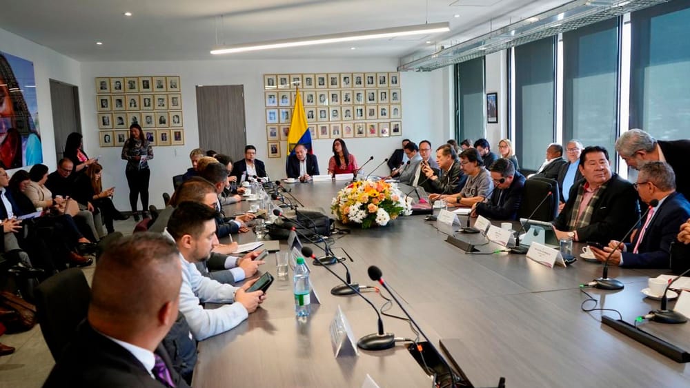 12 millones de colombianos a la expectativa de las negociaciones del salario mínimo imagen de la publicación