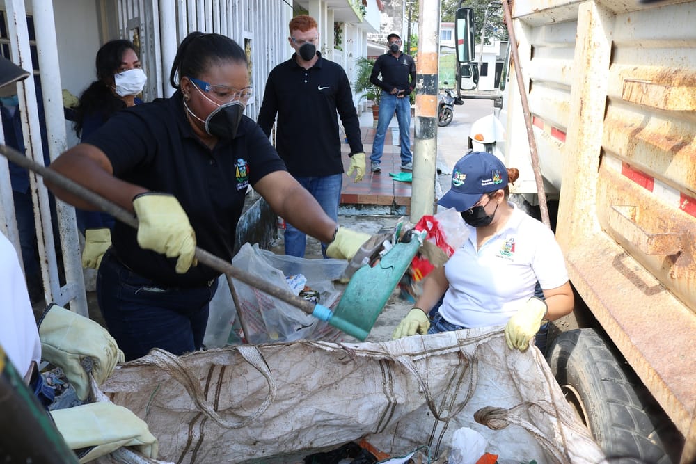 Viviendas que eran bodegas clandestinas de residuos reciclables intervenidas en Barrancabermeja imagen de la publicación