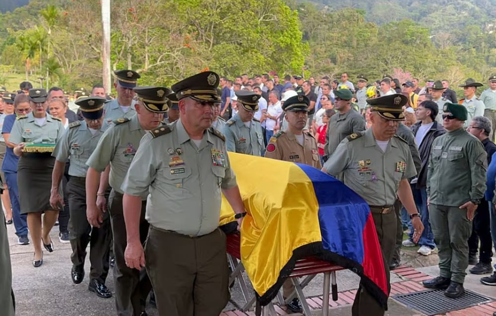 Despedida con de héroe y con  honores para el intendente jefe Fredy Francisco Leal Briceño en Bucaramanga imagen de la publicación