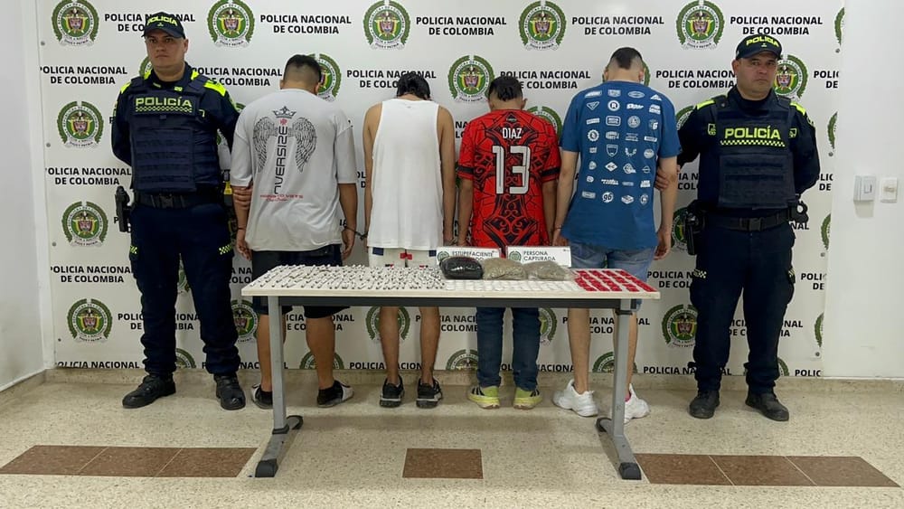 Policía sorprende a cuatro hombres con arsenal de estupefacientes en Floridablanca imagen de la publicación