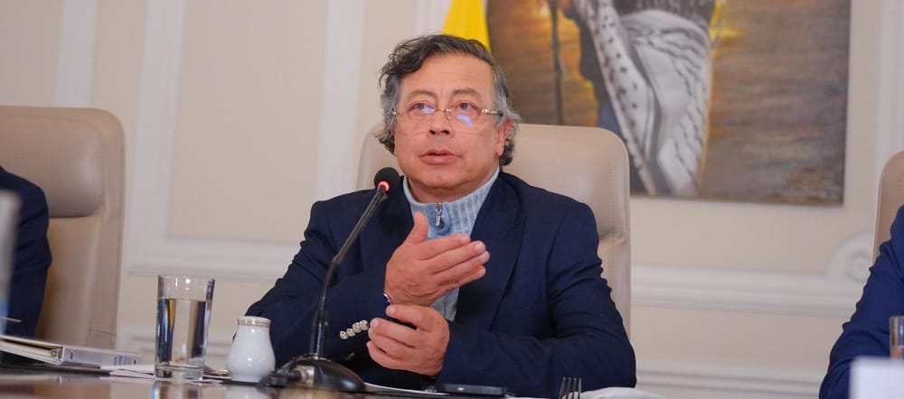 Escandaloso contrato para defender a Gustavo Petro imagen de la publicación