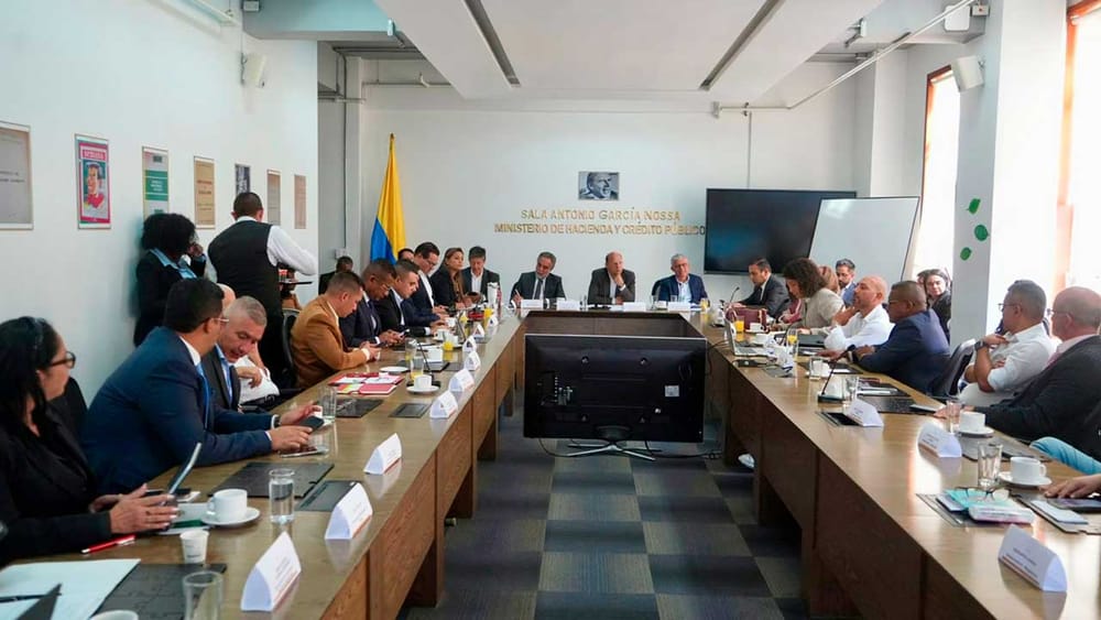 ‘Se acaba la discordia, los gobernadores van a aplicar el Decreto’ que aumenta impuestos a licores y tabaco: Ministro del Interior imagen de la publicación