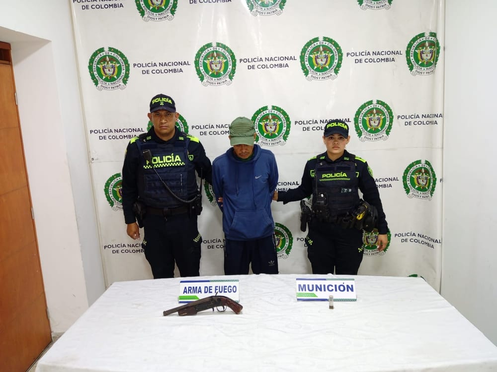 Con tremendo ‘fierro’ cayó hampón en el Café Madrid imagen de la publicación