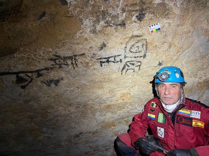 Primer hallazgo de arte rupestre en una cueva en Santander imagen de la publicación