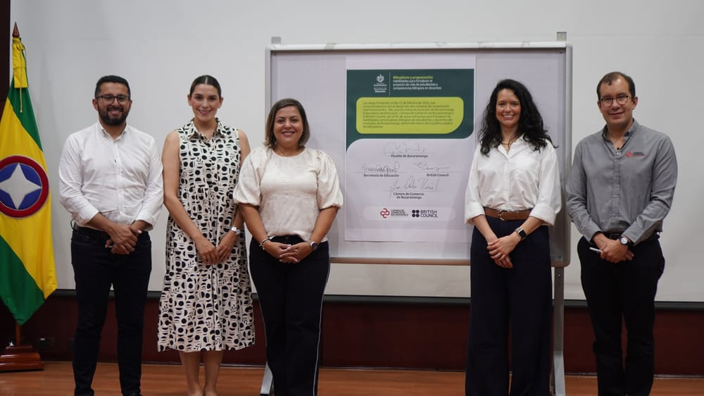 Acuerdo internacional para  fortalecer el inglés y pensamiento computacional con British Council imagen de la publicación