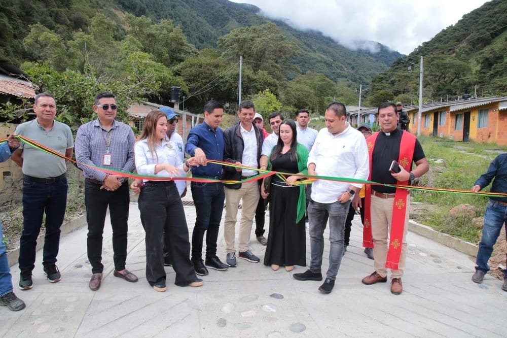 Agilizado el transporte de personas  y mercancías en Santa Barbara tras inauguración  de placa huella imagen de la publicación