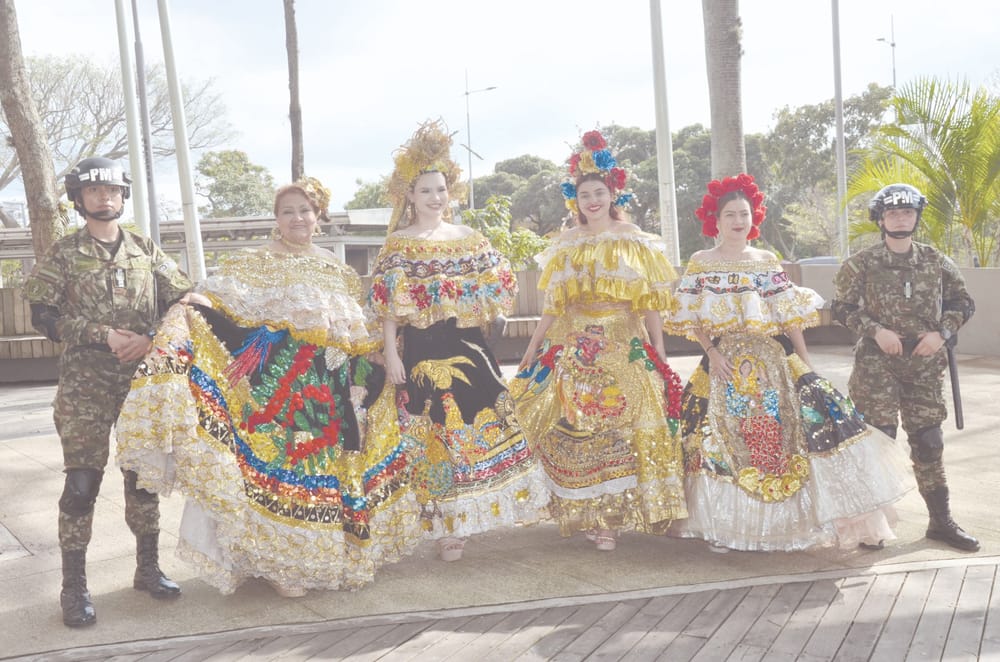 Desfile artístico en el ‘Día de los Periodistas’ imagen de la publicación