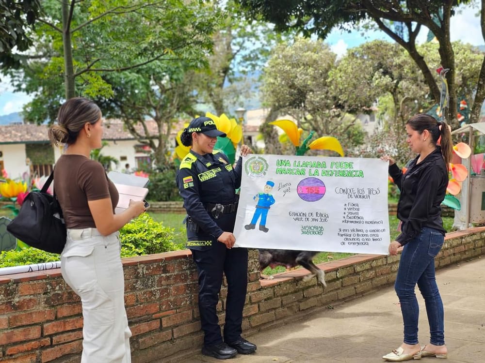 Policía refuerza canales de atención para mujeres en riesgo en Santander imagen de la publicación