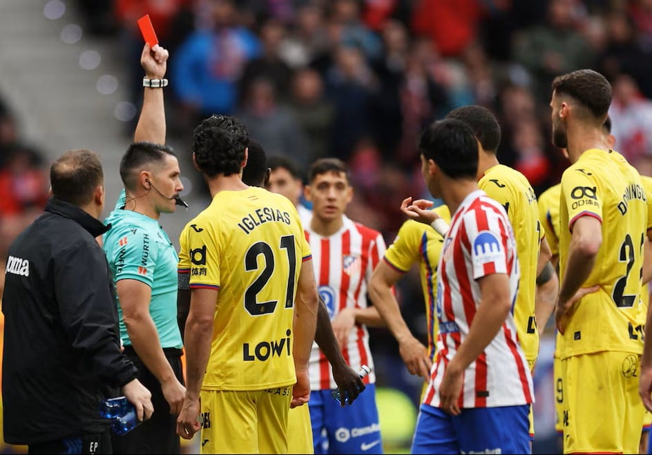 Tarjeta roja por ‘pellizcarle’ los genitales a un rival imagen de la publicación