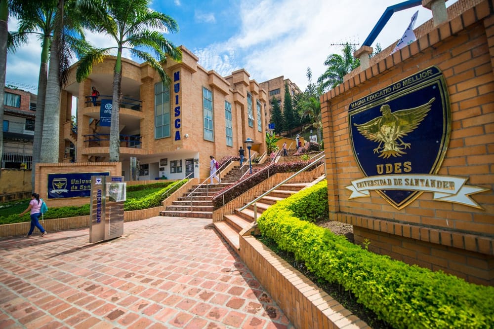 UDES entre las 10 mejores universidades en investigación imagen de la publicación