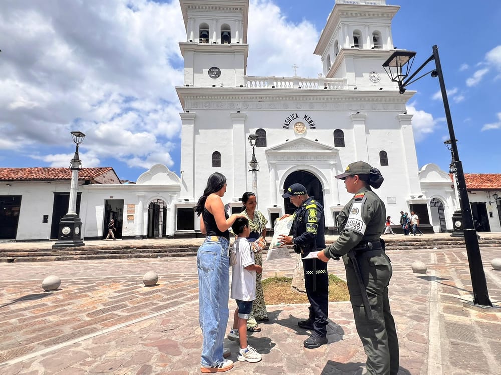 Policía refuerza estrategia “Turismo Seguro” para orientar a visitantes en Girón imagen de la publicación