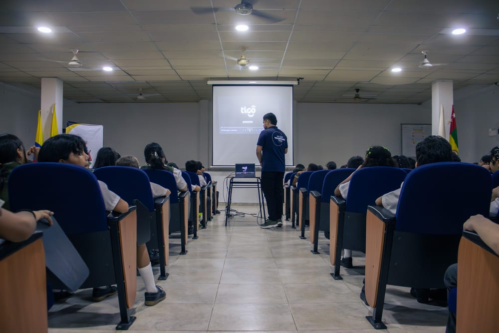 Barranca capacita a estudiantes y docentes en seguridad digital imagen de la publicación