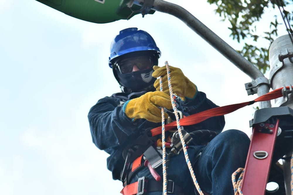 Doce sitios clave de Bucaramanga fueron  intervenidos para reponer el alumbrado público imagen de la publicación