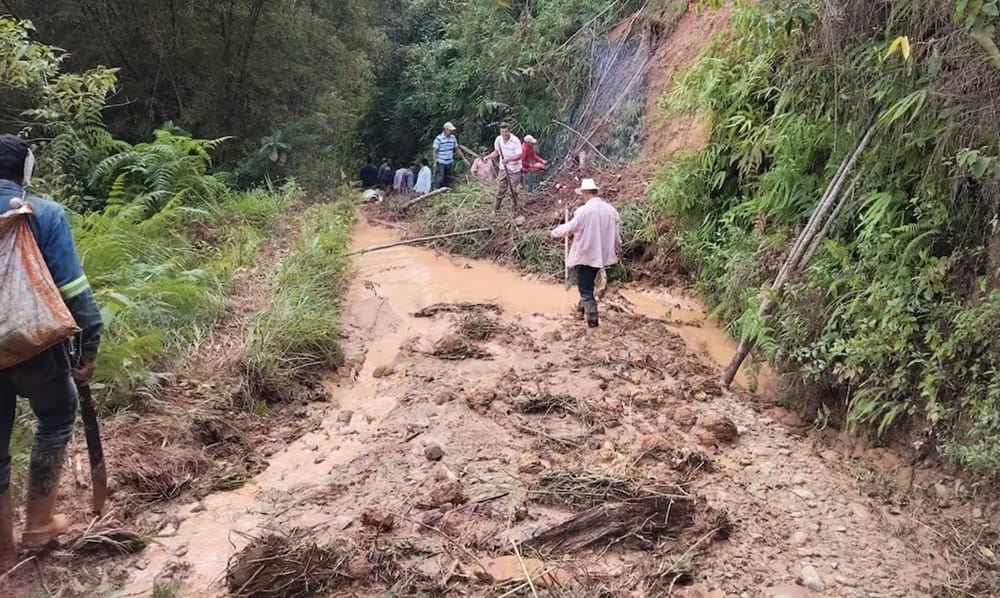 Colapsa una vivienda en la vereda La Pradera de Rionegro y 200 familias están incomunicadas imagen de la publicación