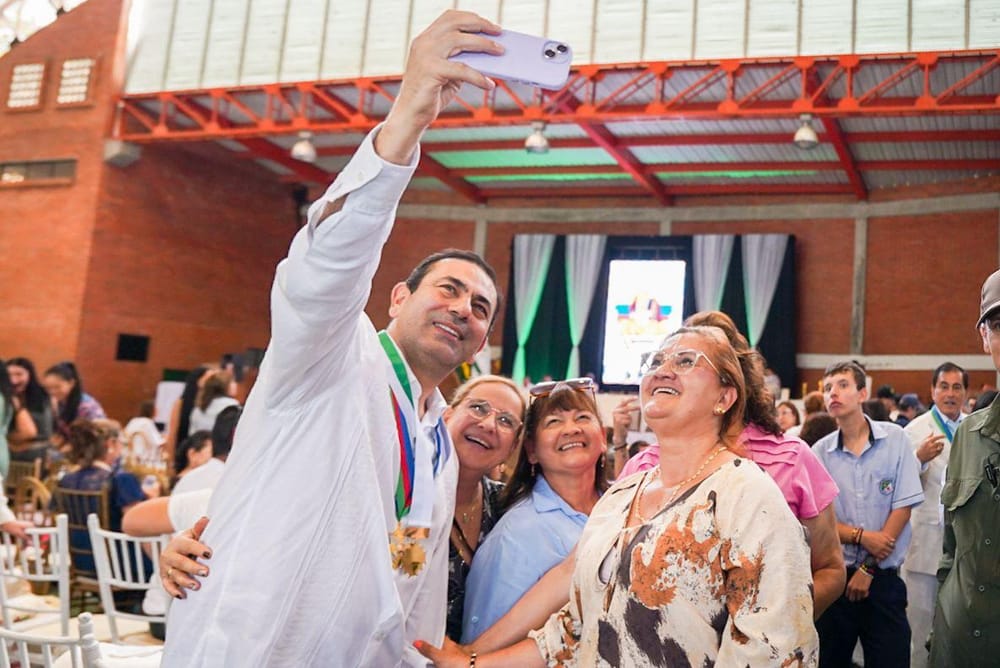 Equipamiento de aula como  parte del  festejo de los 200 años del Colegio Universitario de El Socorro imagen de la publicación