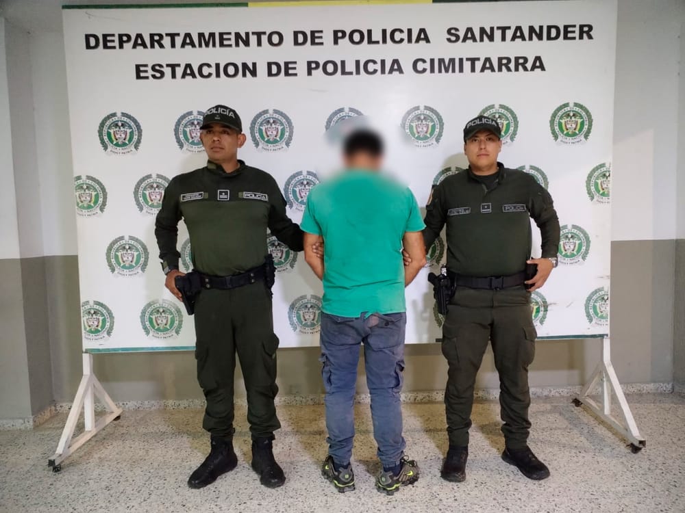 Capturan a hombre por transportar madera ilegal en vía nacional de Cimitarra imagen de la publicación