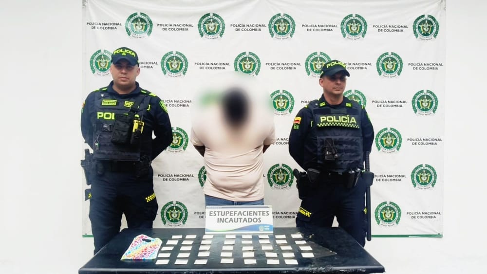 Policía evita la comercialización de 39 dosis de bazuco y captura a su portador en San Gil imagen de la publicación
