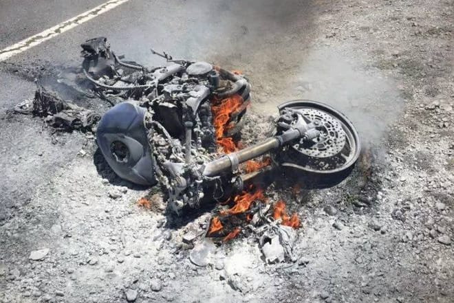 Motocicleta incendiada genera alarma en el centro de Bucaramanga imagen de la publicación