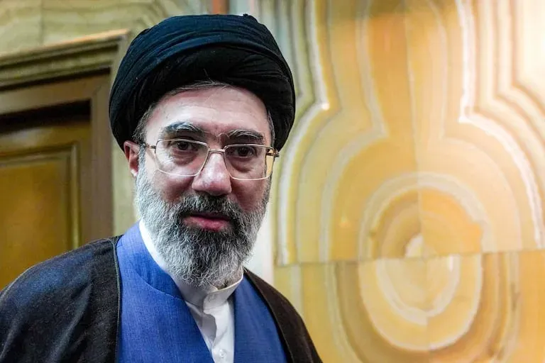 Irán amenaza con “nuevas derrotas” a EE. UU. tras cerrar el estrecho de Ormuz imagen de la publicación