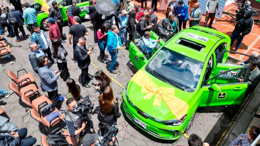 El primer taxi eléctrico ya rueda por las calles de Colombia imagen de la publicación