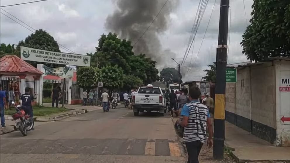 Explosión y ráfagas de terror en Saravena: ataque deja una mujer muerta y ocho policías heridos imagen de la publicación