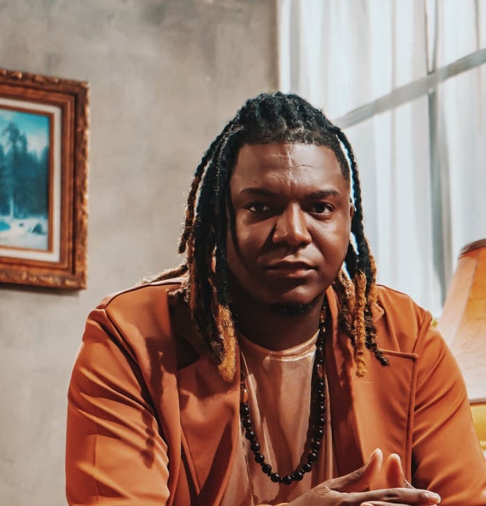 Venesti reafirma su identidad sonora con “Jugando” imagen de la publicación