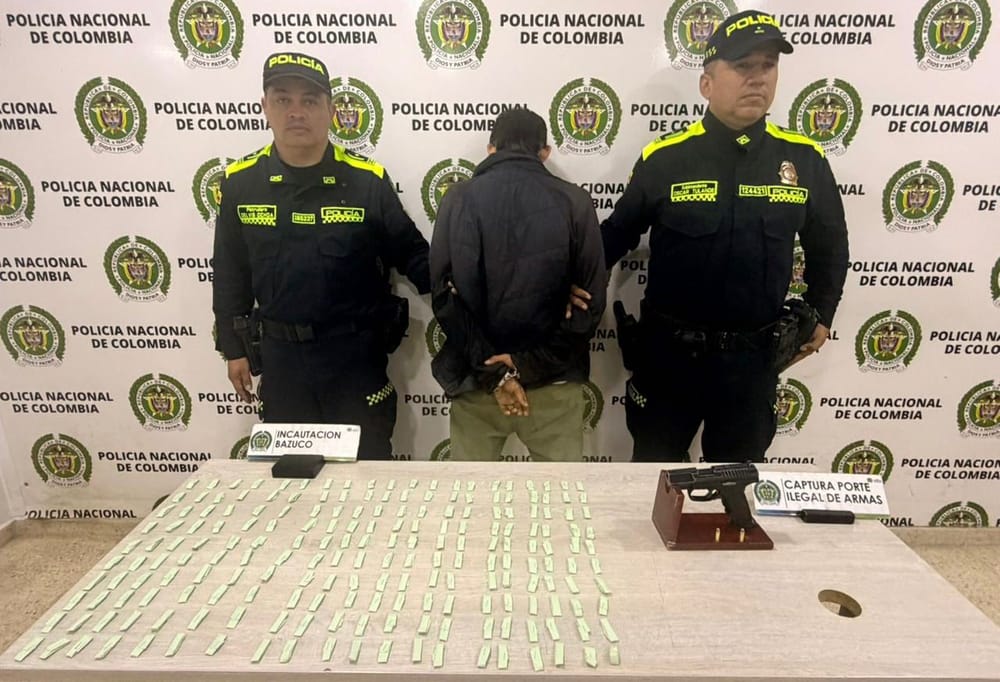 Trató de huir y fue capturado con un arma de fuego y 200 dosis de bazuco en Floridablanca imagen de la publicación