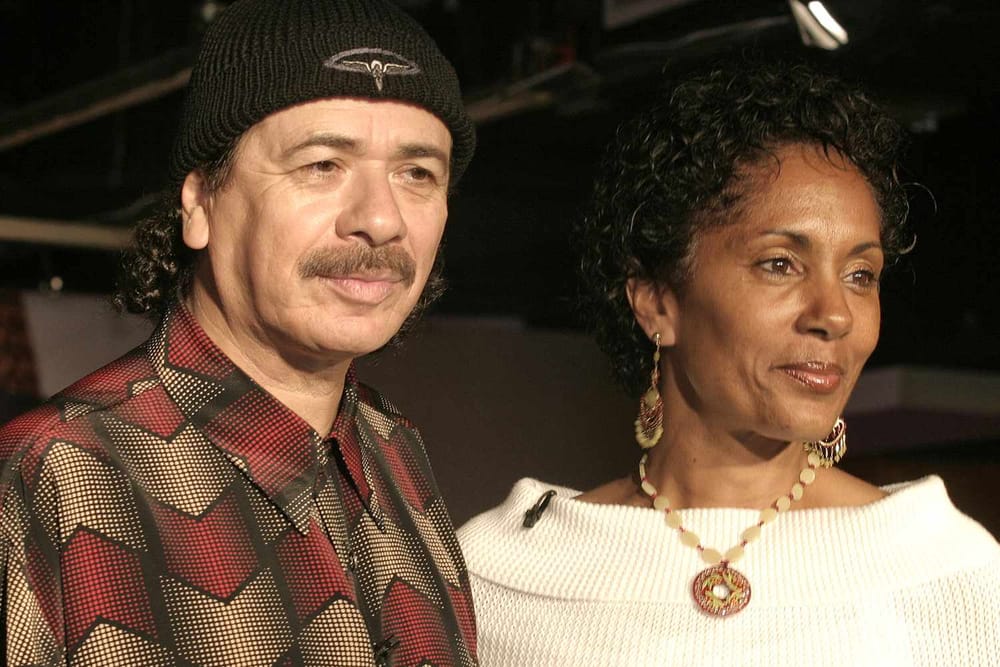 Deborah Santana revela en su libro cómo se liberó tras casi 40 años junto a Carlos Santana imagen de la publicación