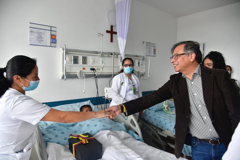 Con críticas a clínicas privadas Petro reaviva debate sobre reforma a la salud imagen de la publicación