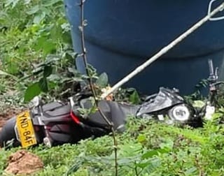 ÚLTIMA HORA: Bumanguesa se salvó de morir al lanzarse de una motocicleta poco antes de que impactara contra un árbol, el conductor falleció imagen de la publicación