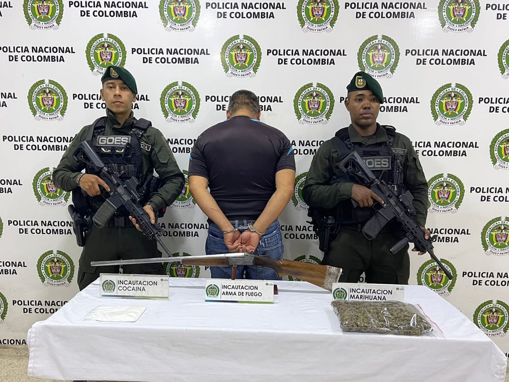 Disparó al aire y le encontraron drogas y armas en Floridablanca imagen de la publicación