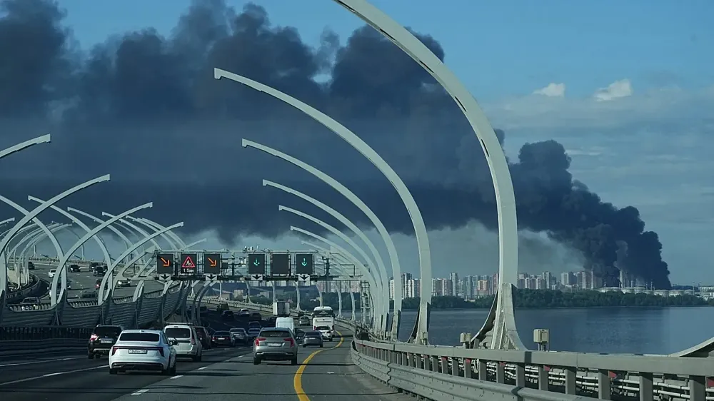 Ucrania golpeó terminal petrolera en San Petersburgo imagen de la publicación