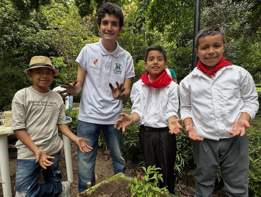 CDMB cosechando alimentos y cultivando valores imagen de la publicación