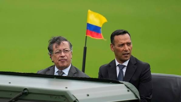 ¡Explosiva alerta del gobierno! Inteligencia teme estallido de protestas si de la Espriella gana la Presidencia ¿Será que saben que va a perder? imagen de la publicación