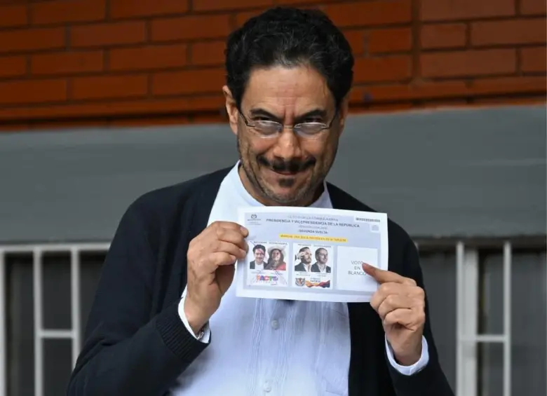 Cepeda quintuplicó su votación en zonas donde hay grupos armados ilegales: ¿solo fue una casualidad? imagen de la publicación