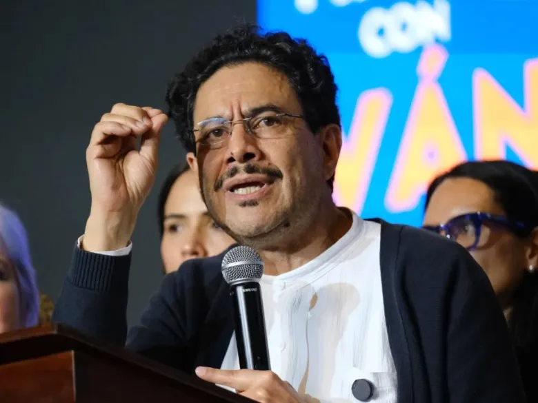 Iván Cepeda ganó en 120 municipios que controlan guerrillas de las FARC imagen de la publicación