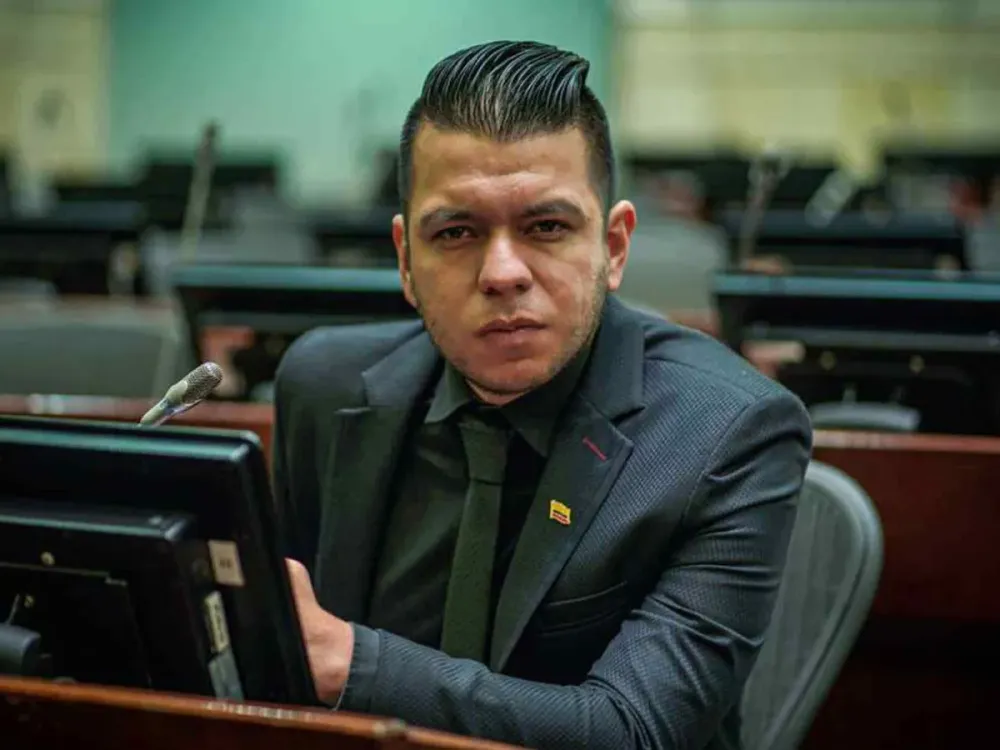 Jota Pe Hernández se retira de Alianza Verde. Apoyará la candidatura presidencial de la Espriella imagen de la publicación