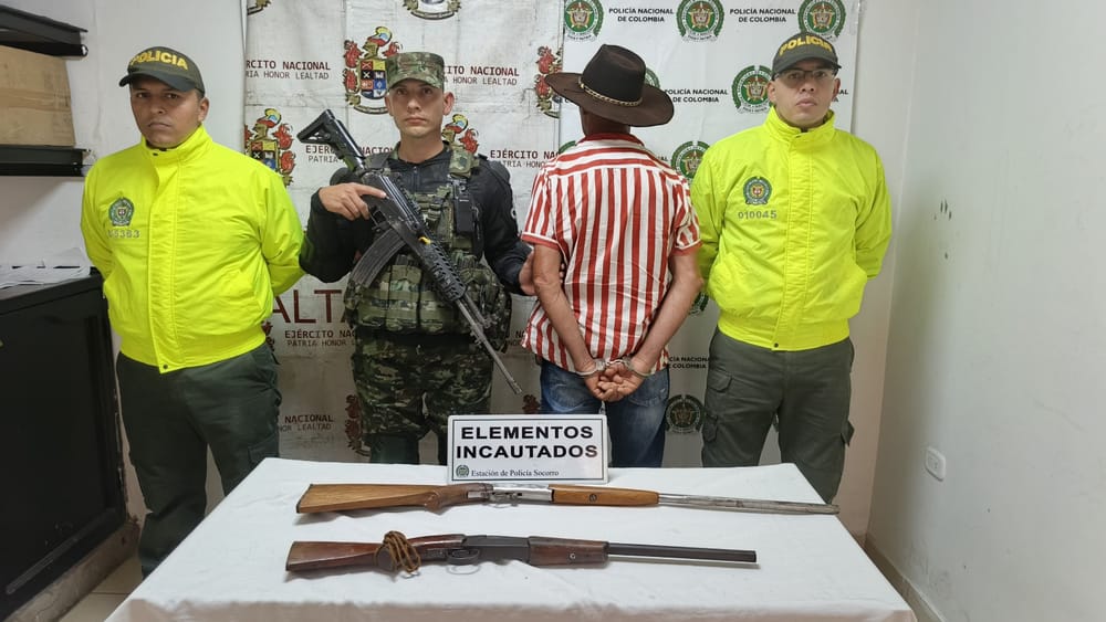 Cae presunto intimidante rural en Santander: guardaba escopetas y decenas de cartuchos imagen de la publicación