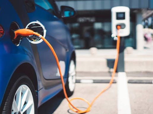 Tesla desata guerra de precios: más de 30 carros eléctricos e híbridos bajan de valor en Colombia imagen de la publicación