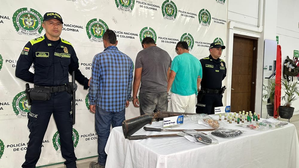 Con escopeta, machetes y un supuesto explosivo amenazaban a una mujer en Girón imagen de la publicación