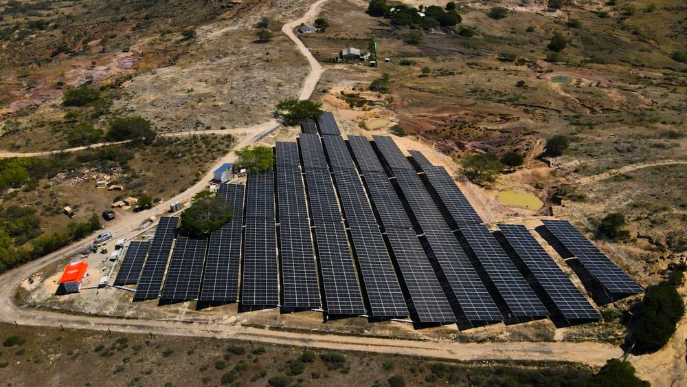 Consumir energía solar sin comprar paneles solares si es posible. Le contamos cómo y por qué es mucho más barato imagen de la publicación