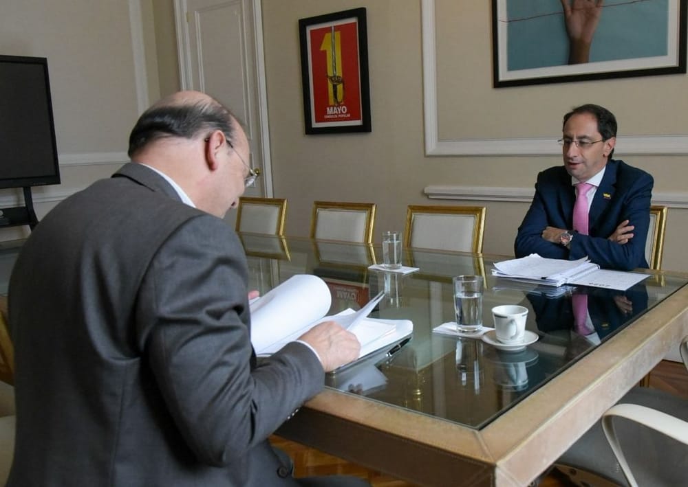 El empalme se convirtió en un ring político: Petro y De La Espriella anteponen el protagonismo a una transición responsable imagen de la publicación