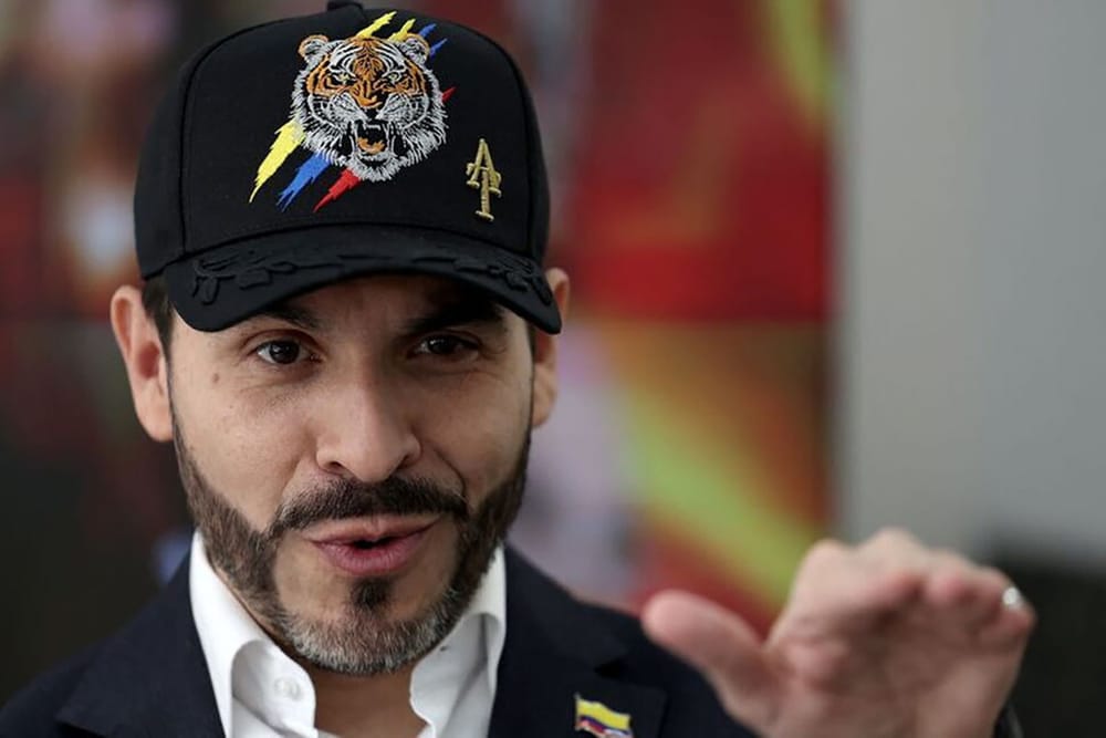 De La Espriella pide al Ejército y a la Policía desobedecer a Petro en el caso de querer iniciar su dictadura imagen de la publicación