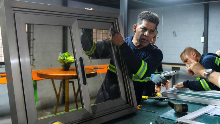 Gobierno nacional adopta medidas para fortalecer la industria del vidrio imagen de la publicación